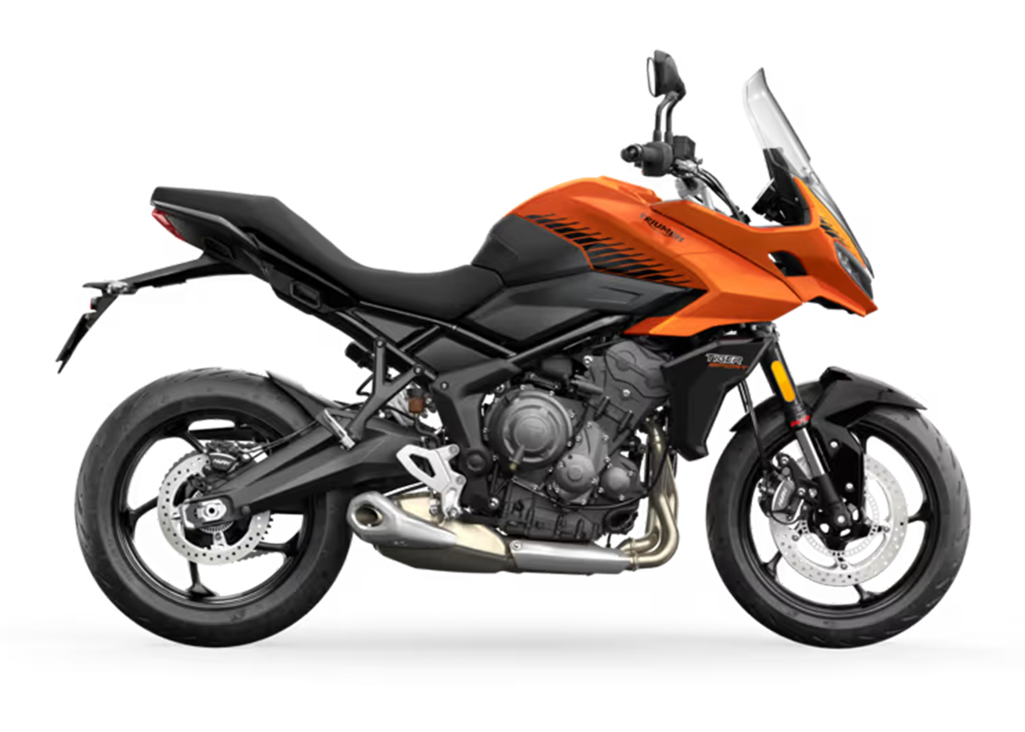 Moto Triumph Tiger Sport 660 na estrada, motocicleta crossover versátil ideal para uso urbano e viagens.